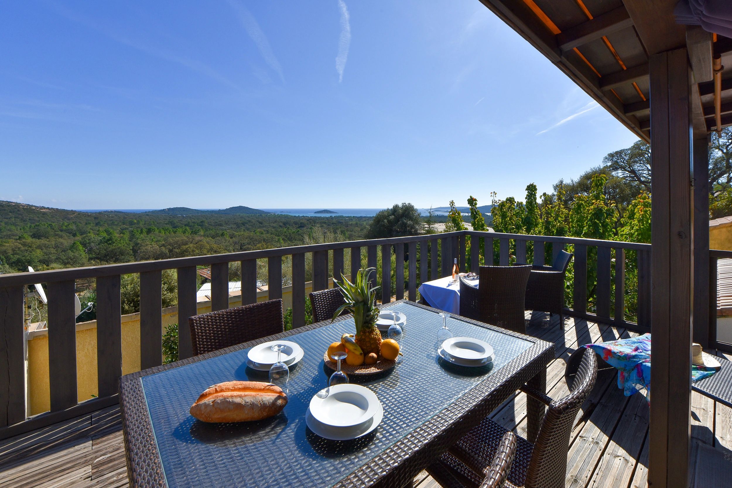 Luxury apartments in Porto-Vecchio in this 4-star residence