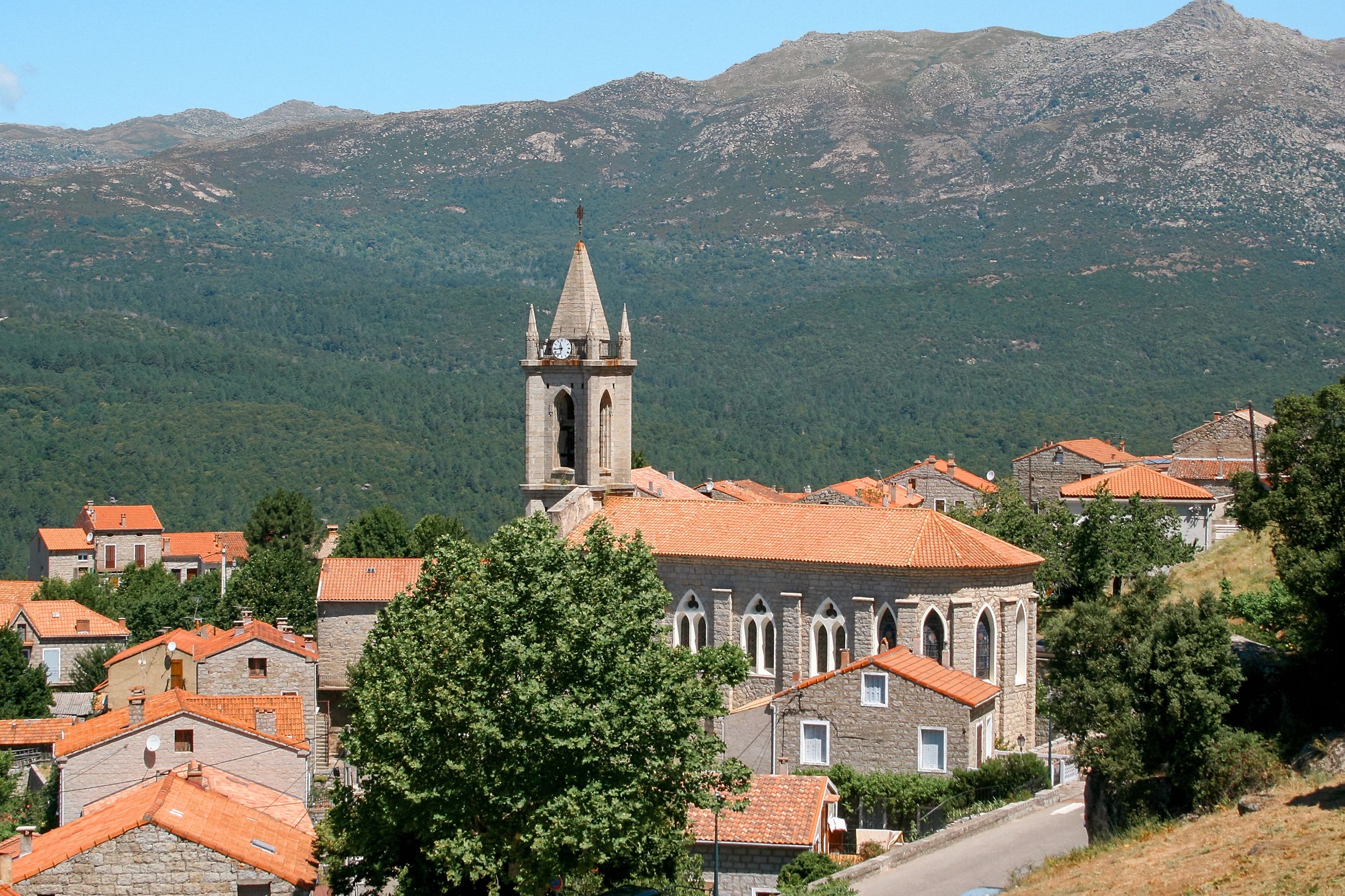 Visit the village of Zonza from our 4-star residence in Porto-Vecchio
