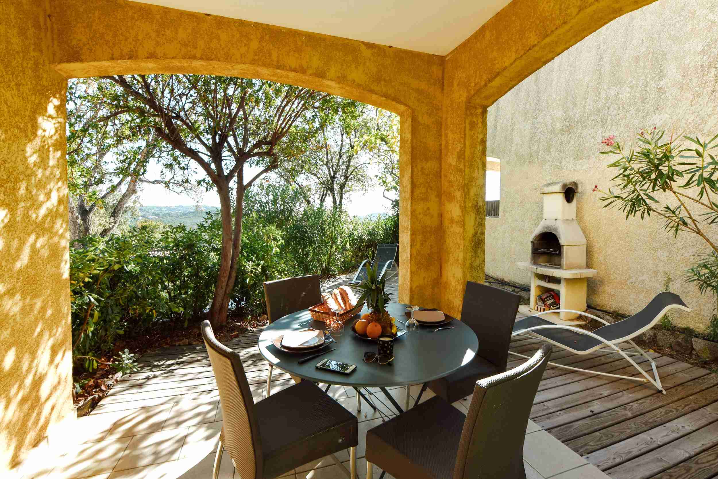 Apartment with balcony in the Chiar' Di Luna residence in Porto-Vecchio