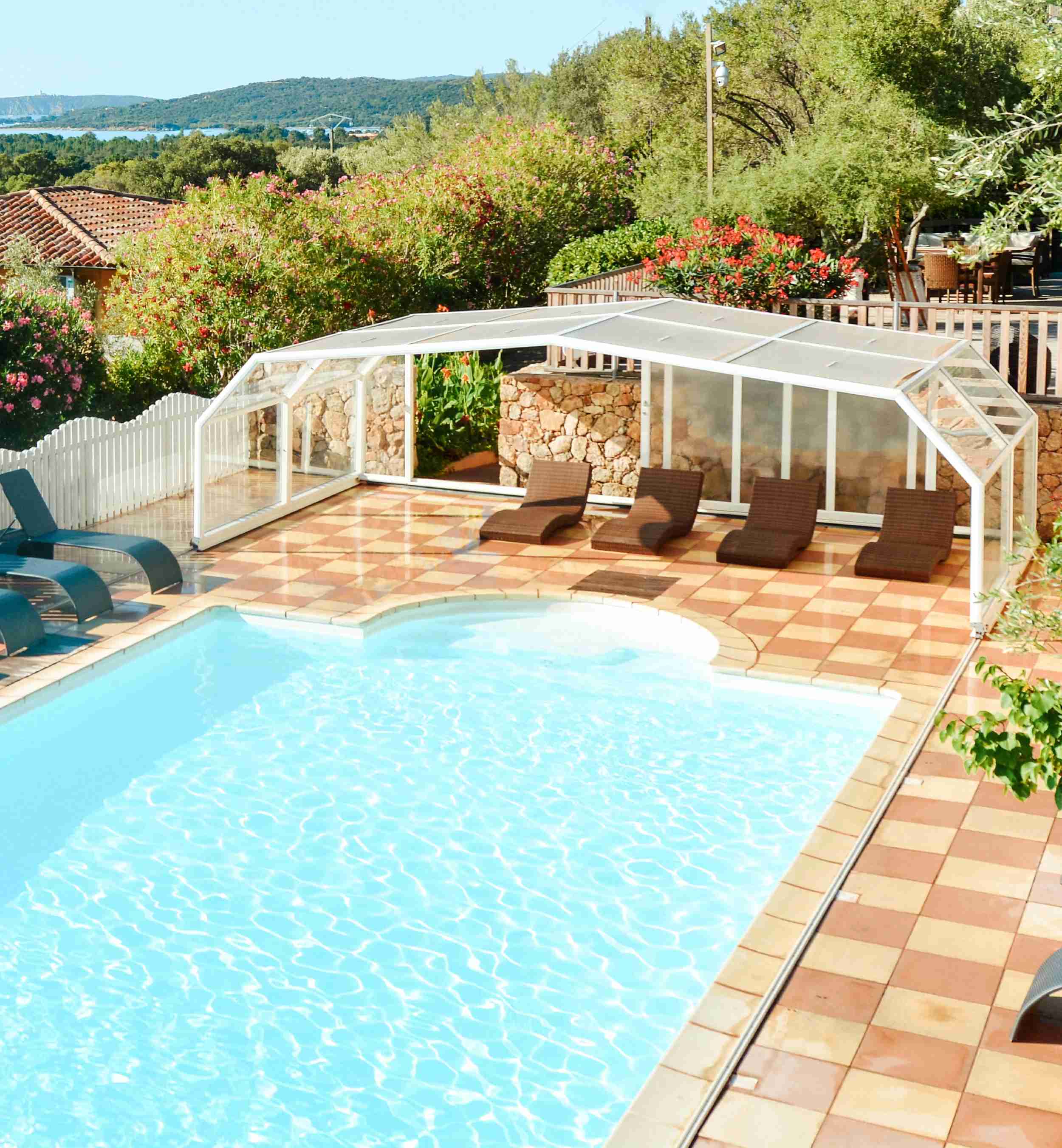 Covered pool in the 4-star Chiar' Di Luna residence in Porto-Vecchio