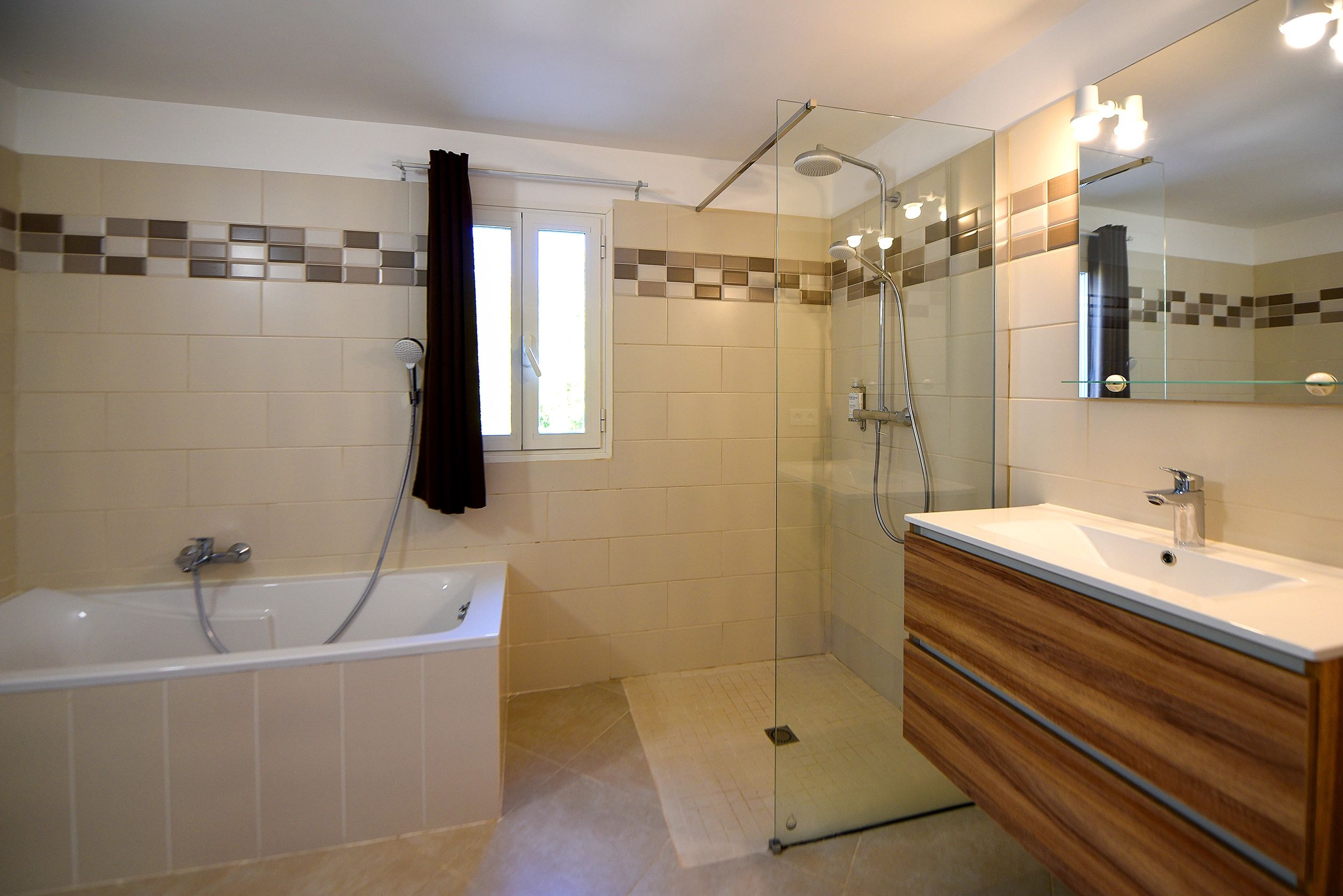 Villa vue mer et grande salle de bain à Porto-Vecchio