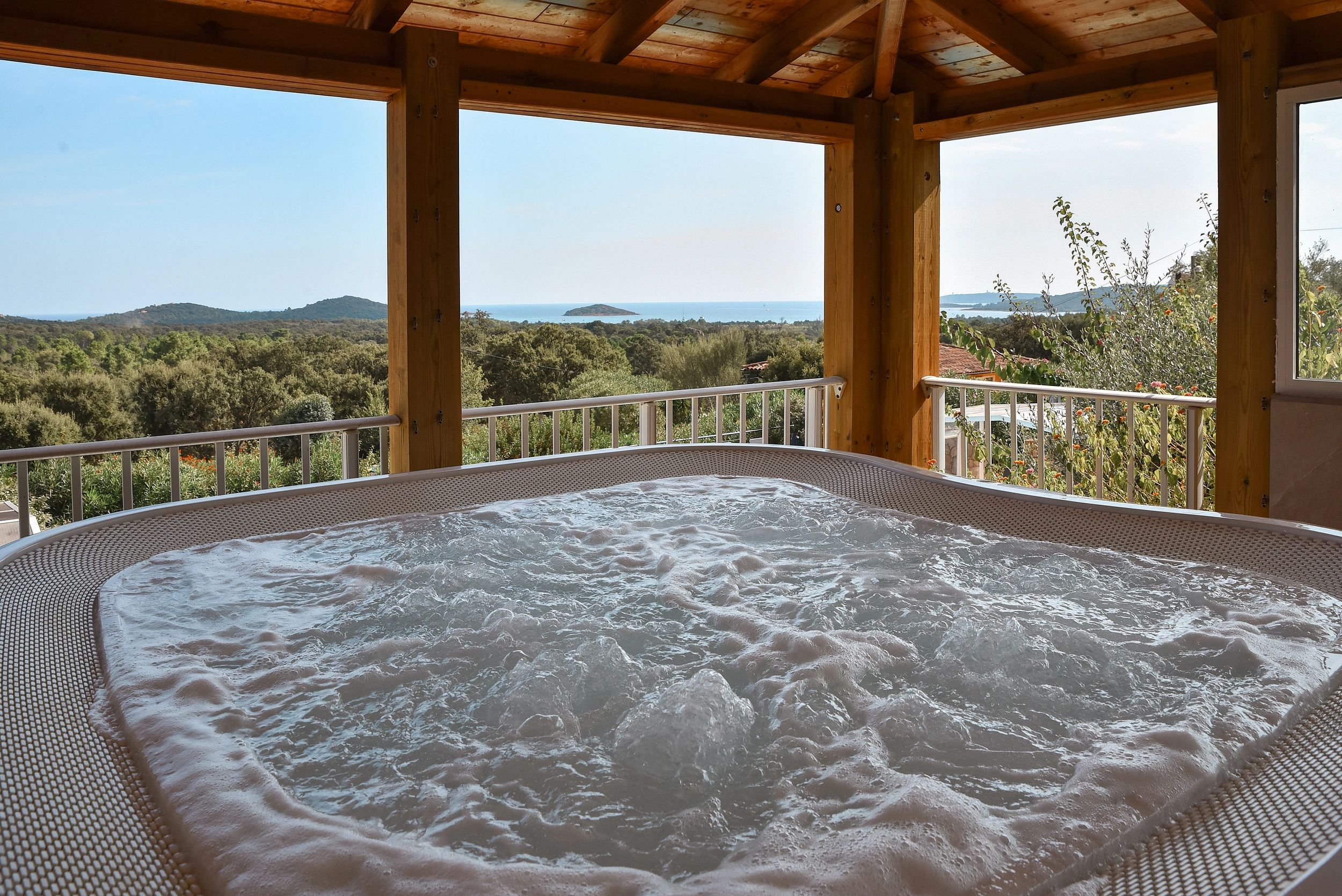 Jacuzzi nel nostro residence 4 stelle Chiar' di Luna